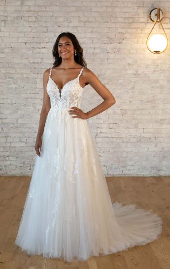 Good example: Dress is visible clearly